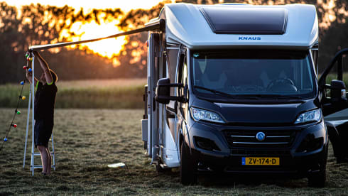 Sky Wave 700 MEG – Luxury automatic semi-integrated camper for 4p with Airco!