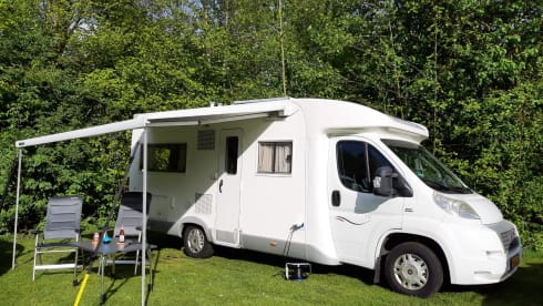 4p semi-integrated camper