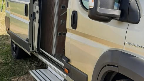 Travelcar – Beautiful cool modern 2 person camper bus