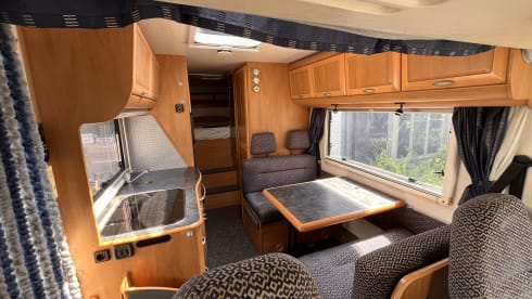 Hymer integraal B644 uit 1999 treinzit en hefbed