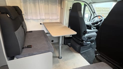 4p LMC Tracer 730EL, teilintegriert ab 2026