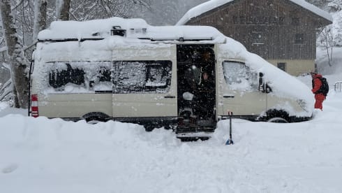 Mercedes-Benz Sprinter Adventure Camper 4 Personen