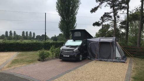 Roma – Superb 4 berth Vauxhall Vivaro campervan LWB