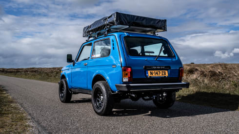 Pjotr – Lada Niva 4x4 met daktent