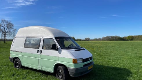 Koos – Trendy T4 - luxury bed - 1:14!