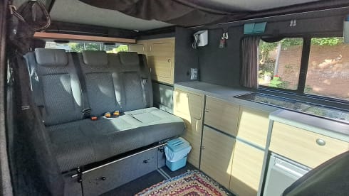 White Flag – Off-grid 4p buscamper met alle gemakken aan boord