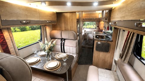 Camping-car Peugeot semi-intégré 6 couchages de 2018