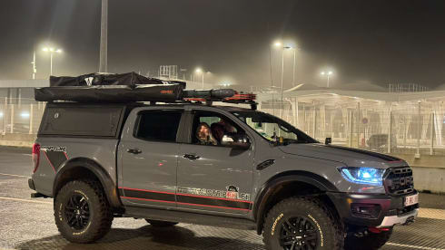 Raptor with 3p roof tent, fully equipped