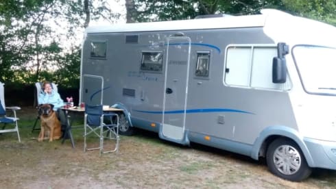 Hymie – Camping-car Hymer 4 places intégré depuis 2007
