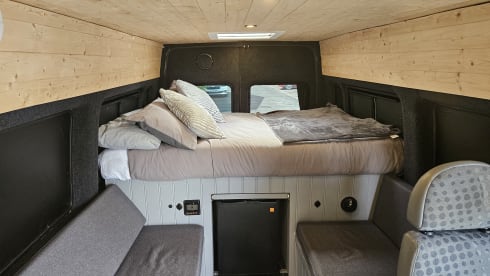 Boujee Bella – 4 berth Ford campervan 
