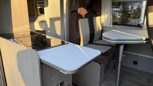 4p Pössl bus uit 2020