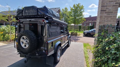 2.5p Landrover Defender 4x4 expedition car 