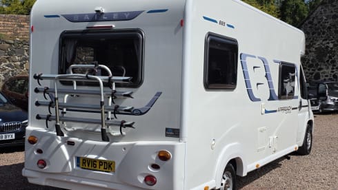 Peugeot semi-integratiecamper met 6 slaapplaatsen vanaf 2016
