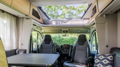 SL670 – 4p Adria Mobil semi-integrated uit 2024