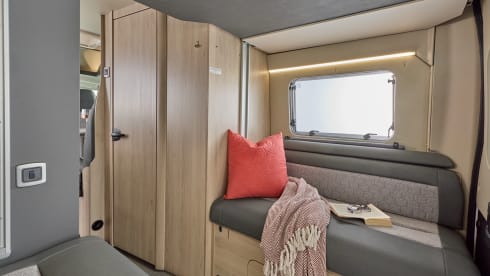 H5 – Auto Trail Expedition 67 Flex - 4 berth Campervan