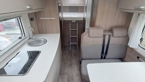 Travel Angel – Fiat carado A 464 - für 6 Personen mit viel Stauraum