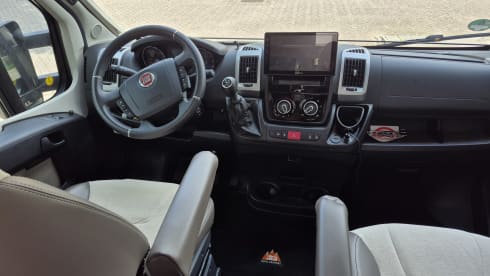2p Knaus semi-integrated uit 2016
