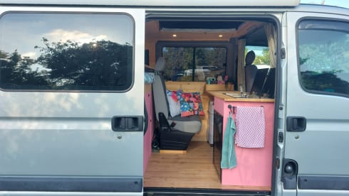 Fine self-build Opel Movano bus