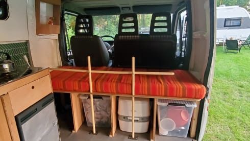 Retro Ronnie – Cozy and spacious (family) bus camper