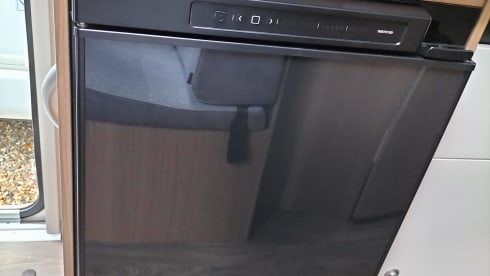 Vannie – From 2022!! - Brand new 2-person camper - Carado V337  