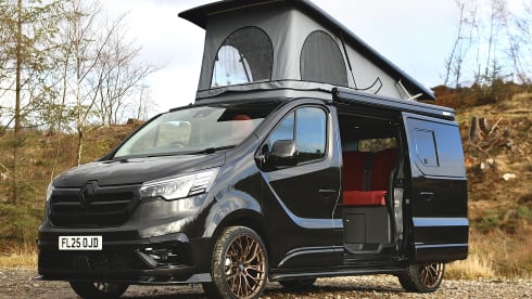 Floyd – 2025 Renault Crusader Off-Grid 4-berth Campervan