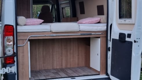 Jodokus – 2p Peugeot bus uit 2012