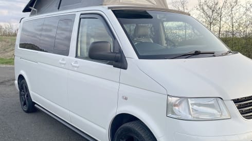 Adventure van  –  the coolest Volkswagen automatic from Edinburgh airport 