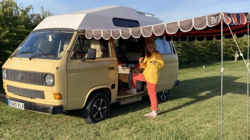 Frieda – Frieda the Automatic VW T25 Campervan