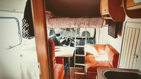 Family camper for 6 people with 2 fixed double beds