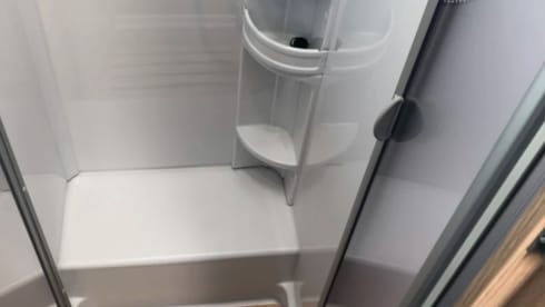 Sunlight T68 – Hele mooie ruime 4 persoons Sunlight camper uit 2018, veel bergruimte.