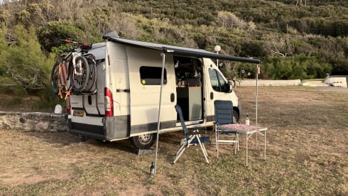 Peus – Off-grid camper with new interior 2023
