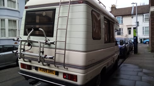 Jeremy Morehouse – Classic Coach-built 98 Autosleeper Clubman GL for off-grid living