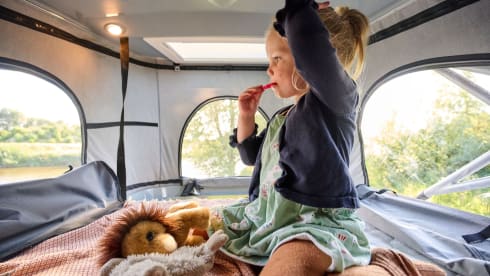 - voor de uitslapers – Camping-car modulaire avec toit relevable pour 4 personnes