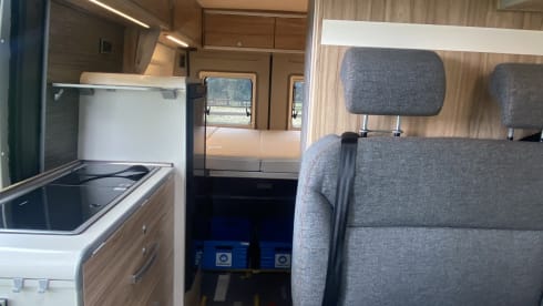 Hymer Grand Canyon mit aufklappbarem Dach für 4 Personen