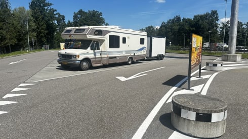Amerikaanse camper – 6-person Ford E350 7.3L V8 turbo diesel