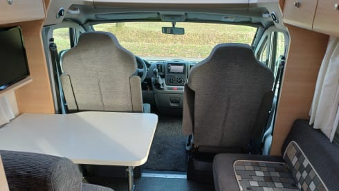  Beautiful compact Knaus camper with garage and large transverse bed!