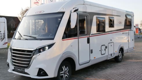 19 LMC T735 Explorer – 19 LMC T735 Integral camper for 4 people