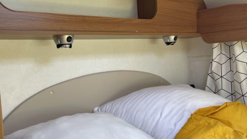Koos – Cozy 5p alcove camper from 2015