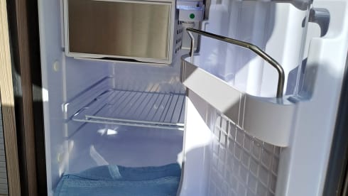 Marinus – Volkswagen t5 extended camper. Vending machine