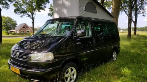 Black Pearl – Go on an unforgettable road trip with this luxury VW T4 Westfalia
