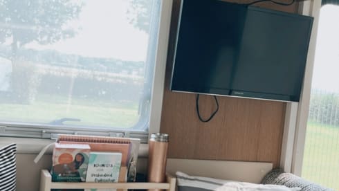 Jai the Camper – Beautiful and trendy 7p Rimor alcove from 2017