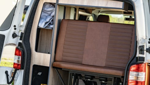 Charlie – Gezellige 4 persoons buscamper Volkswagen T5
