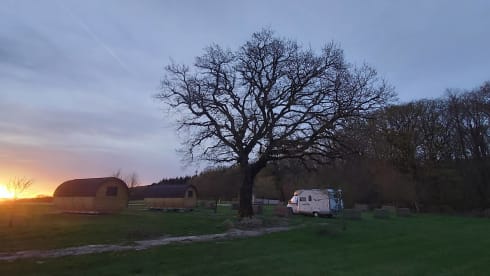 Very neat 6m camper for 3 people. Compact yet spacious!