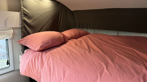 Mobilynn – Splinternieuwe McLouis Carat integraal 870 (4p)