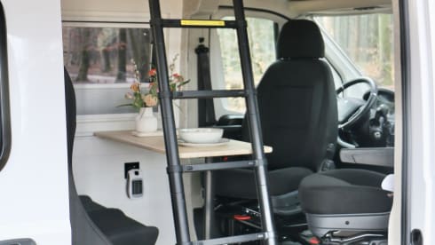 Bobbie – 5p Peugeot bus from 2025