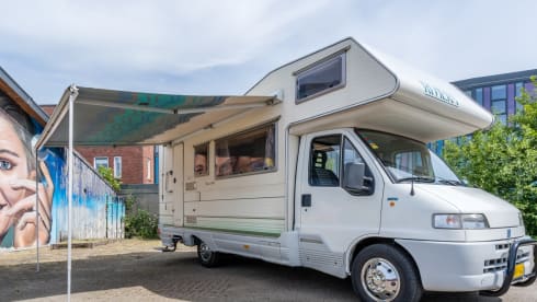 Cozy 8-pers. with 5 fixed berths.