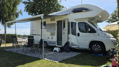 ELNA – Nice, spacious family camper with a separate bedroom and fuel compensation.
