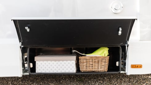 Mabel – Brand New Luxury 4-5 berth 2022 model RollerTeam 707 Motorhome