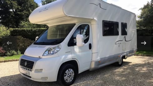Rizzo  – Gorgeous 6 berth family motorhome with bedding, fully equipped. rear bunks.