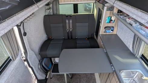 Exclusive camper van VW T5 with pop-up roof